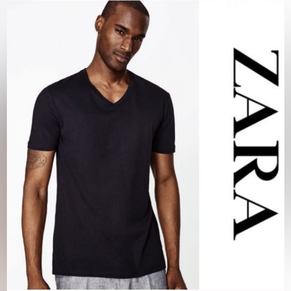 Zara Essentials Men's Navy Relaxed Fit V-Neck T-Shirt - Size L